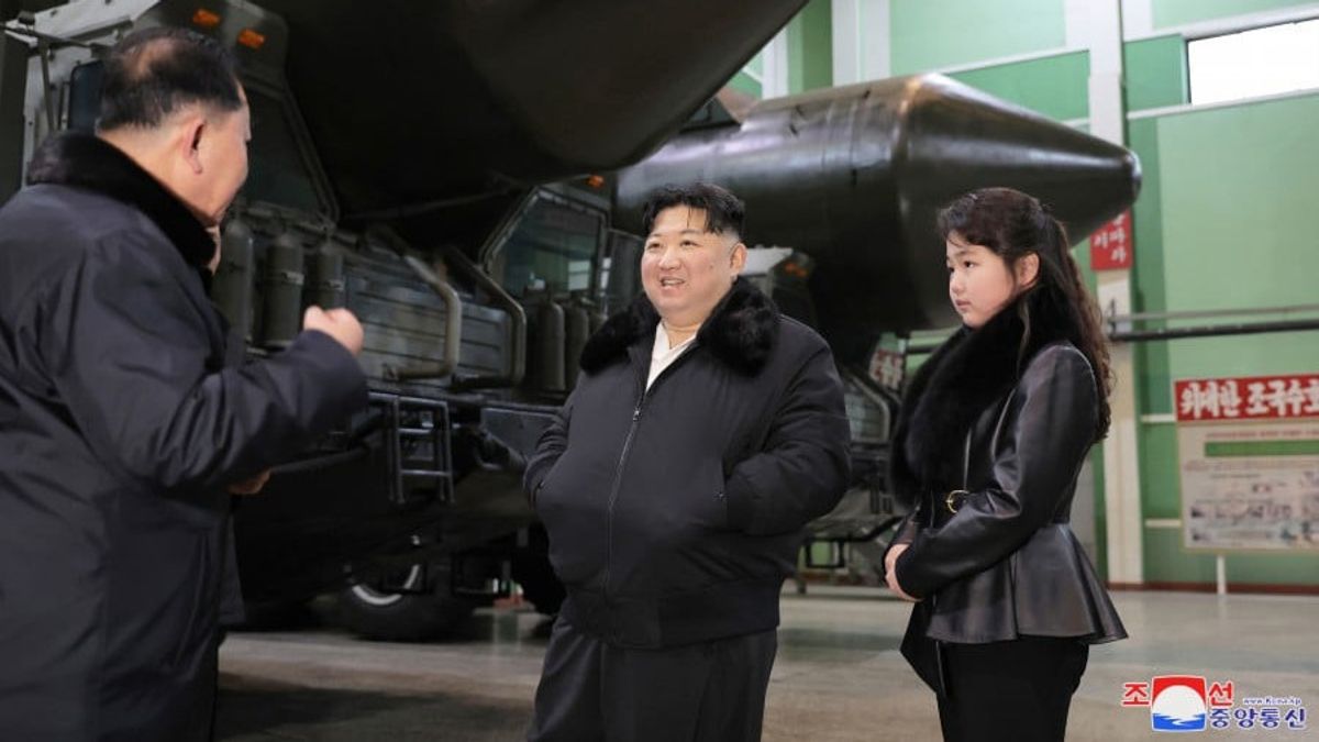 Kunjungi Produsen Kendaraan Peluncur Rudal, Kim Jong-un Ingin Produksi Ditingkatkan untuk Hadapi Musuh
