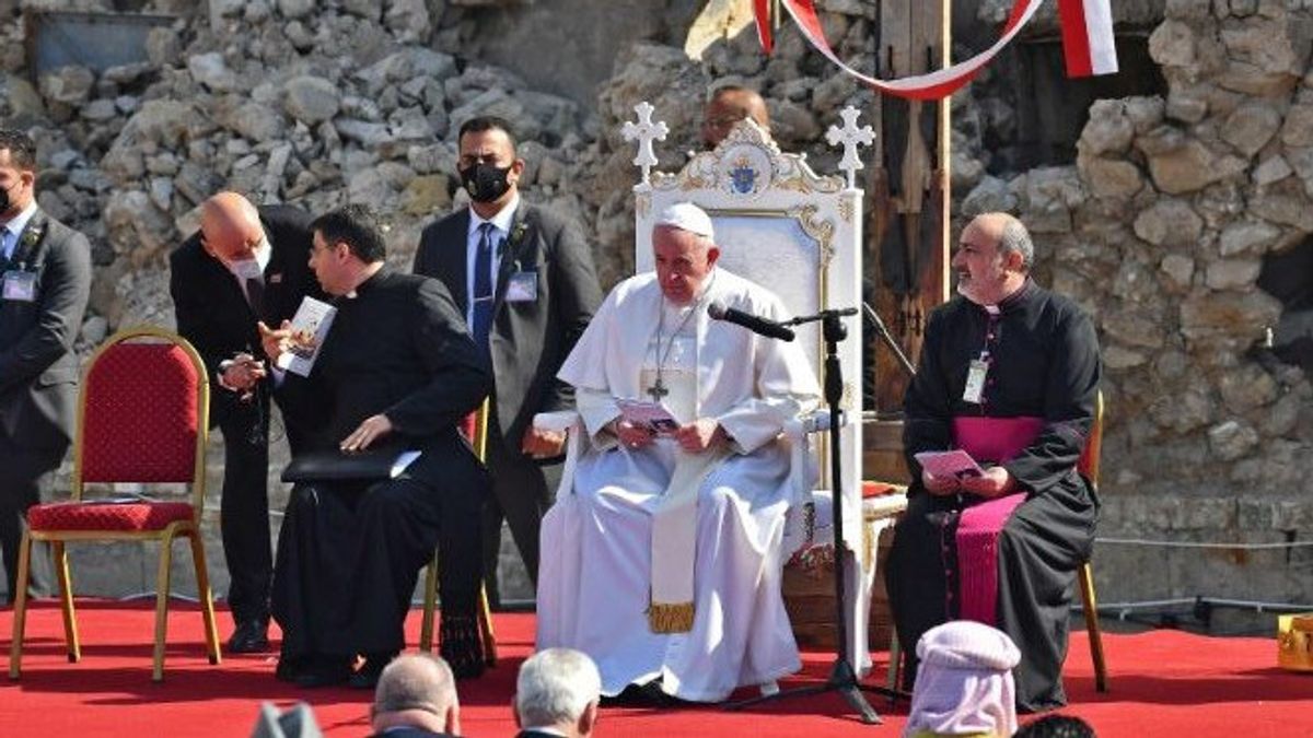 اسمع كلمات المسلمين والمسيحيين في الموصل البابا فرنسيس: السلام أقوى