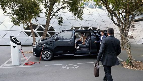 Citroen présente un nouveau SpaceTourer, un VM électrique de luxe avec une distance passante de 350 km