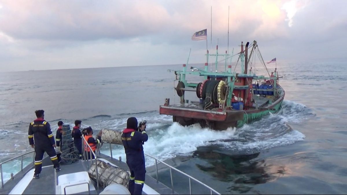 KKP在马六甲海峡成功捕获了3艘非法船只，其中2艘悬挂马来西亚国旗