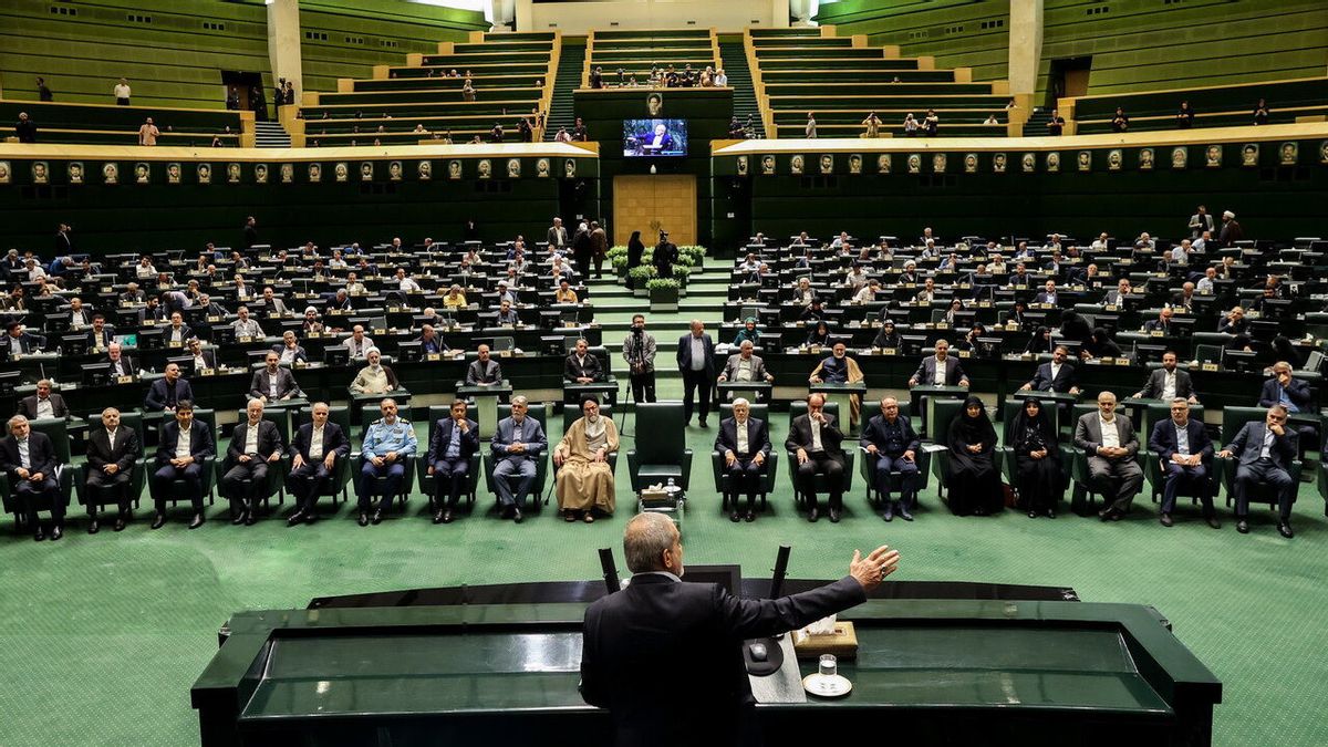 イラン大統領、大規模なデモの後に謝罪