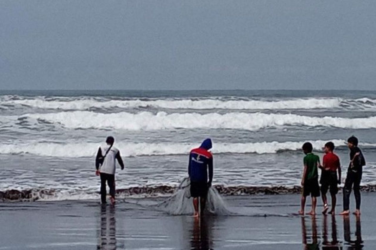BMKG Asks People To Beware Of High Waves In South Central Java For The Next 3 Days