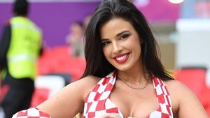 Berjalan di Tribun Cuma Kenakan Bra, Model Kroasia Ivana Knoll Dipotret Fans Qatar dan Dilaporkan