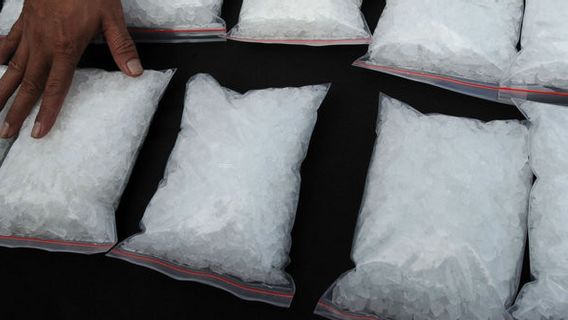 Hide 1 Kg Of Methamphetamine In Shoes, Brothers And Sisters From Kubu Raya Arrested By Police