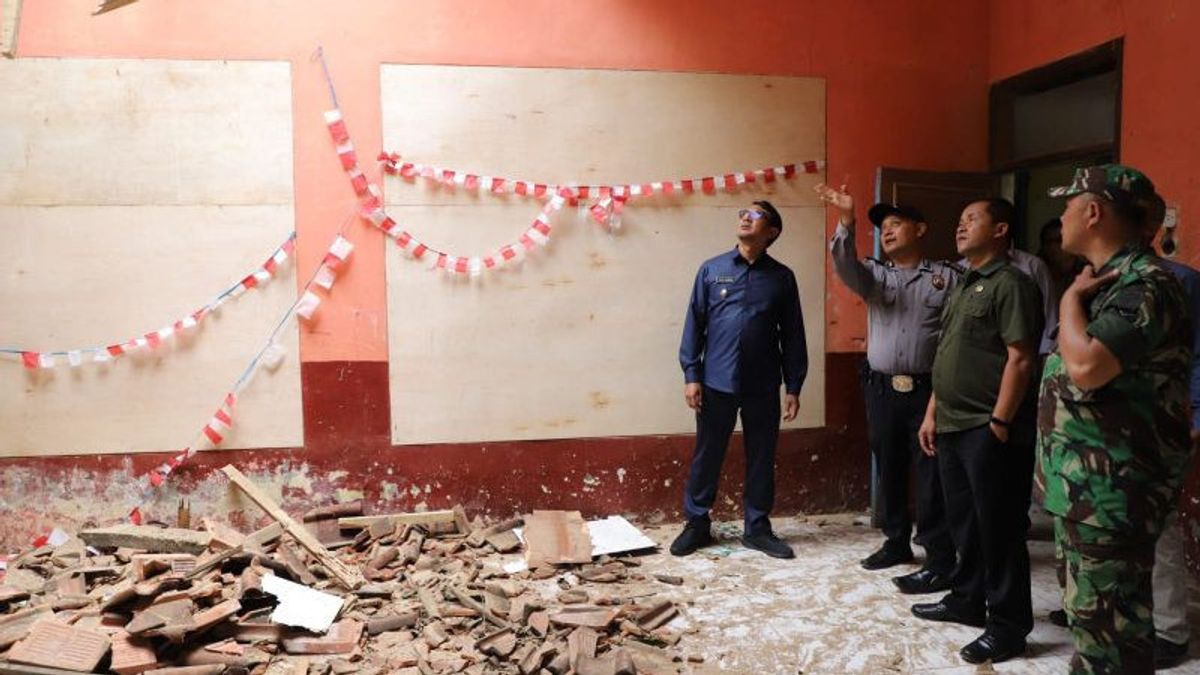 Lagi Asyik Belajar 4 Siswa Jadi Korban Ambruknya Bangunan SDN 1 Bunisari, Wabup Garut: Sudah Ditangani Dokter