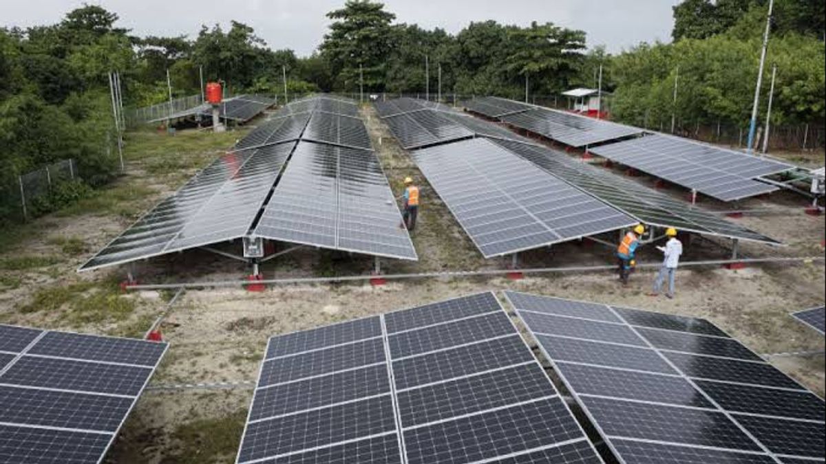 Gaet SUN Energy, LamiPak Indonesia applique des panneaux d’immatriculation sur le toit dans une usine