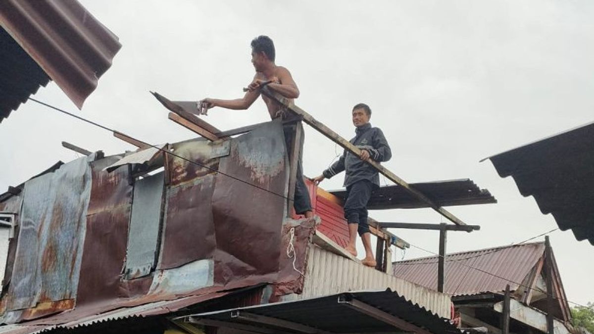 Angin Puting Belitung Rusak 10 Rumah Di Makassar