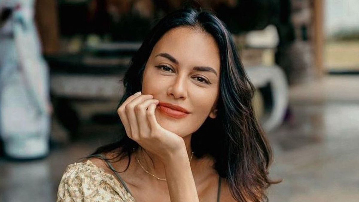 Seeing Caucasians Not Wearing Masks In Bali, Sophia Latjuba Fails To Understand