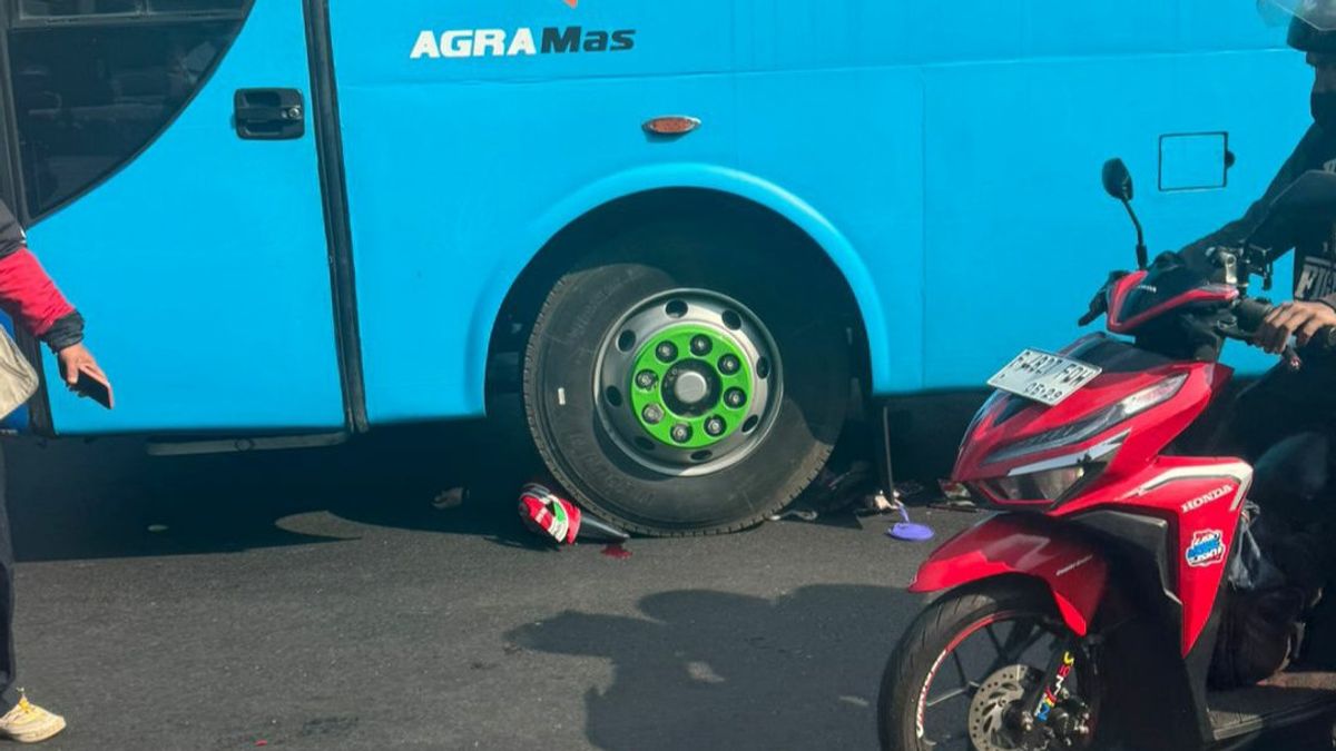 Motorcyclist Killed By Agra Mas Bus In Jatinegara