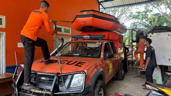 SAR Team Searches For 1 Passenger Of The Ship That Fell In East Luwu Lake