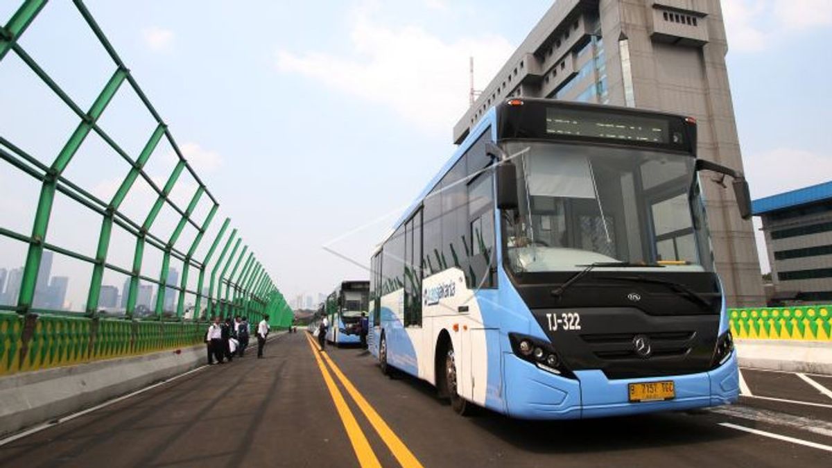 New Year's Eve, Transjakarta Add Fleet And Extend Operational Hours Until 02.00 WIB