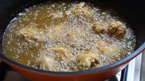 Cara Membuat Minyak Ayam Sendiri di Rumah, Yuk Ikuti Langkah-langkahnya 