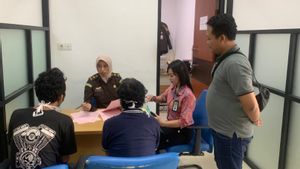 7 Penjual Obat Ilegal Warung Kelontong Berkedok Toko Kosmetik di Pondok Aren Ditangkap