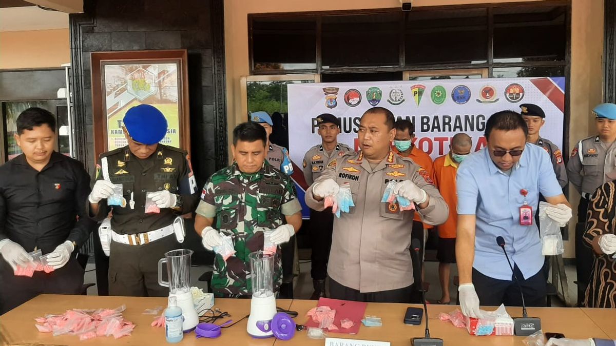 Ribuan Butir Ekstasi dan Sabu Dimusnahkan 