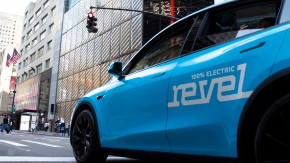 تم حظر التنظيم، ريفيل تطلق سيارة أجرة كهربائية في نيويورك