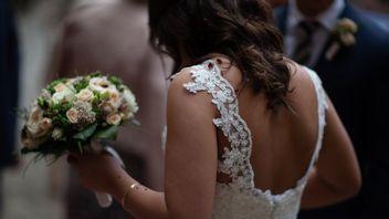 拒绝美国LGBTQ夫妇的婚姻许可,肯塔基州的书记员被最高法院判刑