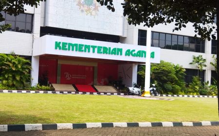 Kemenag RI dan MUI Diminta Tegas Soal Kabar Transgender Ibadah Umroh