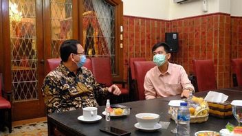 حرائق رئيس القرية سوبارنو للابتزاز، جبران 'Jokowi' يعتبر صورة، إذا ...