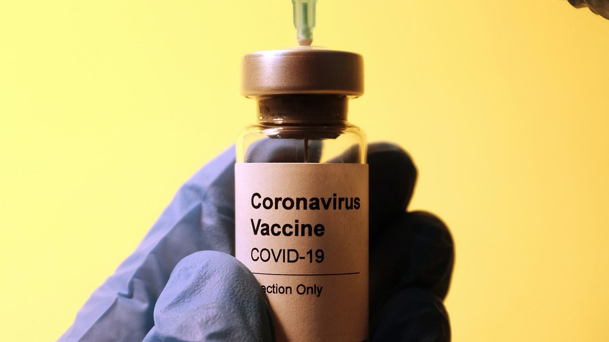 Indef: Perusahaan Tidak Boleh Suruh Pegawainya Bayar Biaya Vaksin COVID-19