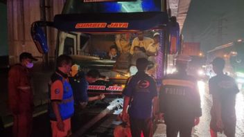 3 Bus Accidents, Cikampek Toll Road From Cikarang To Karawang Congestion