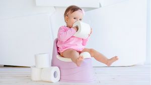 トイレトレーニングを簡単に開始する準備ができている子供の兆候を知る