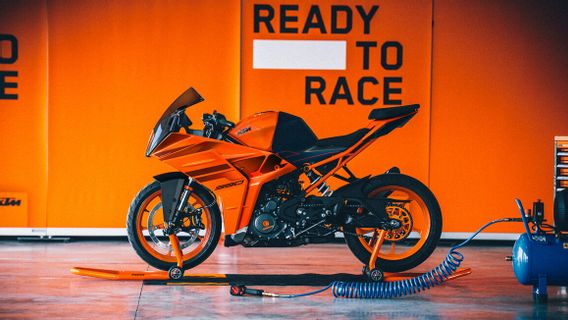 KTM 推出 RC 390 的最新视觉效果, 即将在赛道上尝试