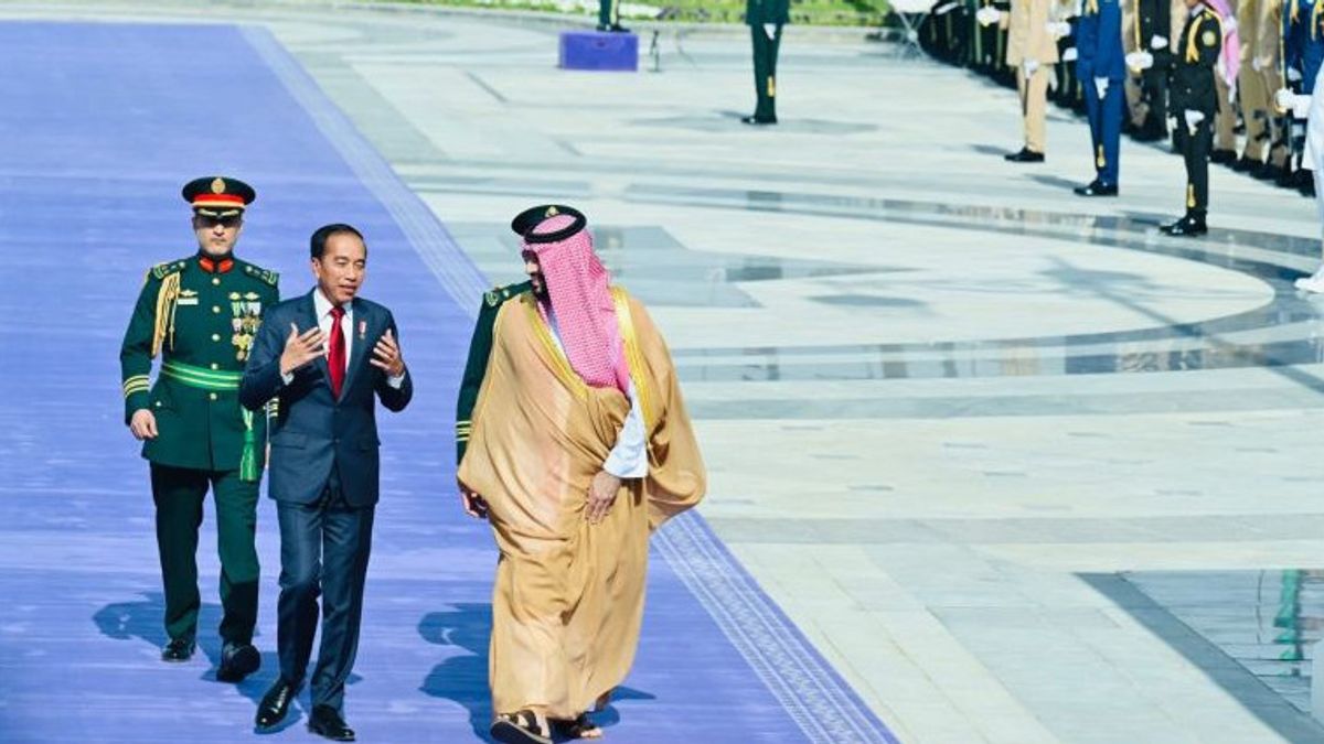 President Jokowi Meets Saudi Arabian PM At Al-Yamah Palace