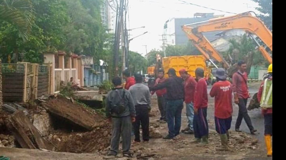 جالان أمبلز ، حكومة مدينة سورابايا تبني جسرا للطوارئ يمكن للسكان الوصول إليه