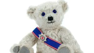 Raja Charles III Rilis Boneka Beruang Handmade Mewah Rp5,8 Juta, Koleksinya Terbatas