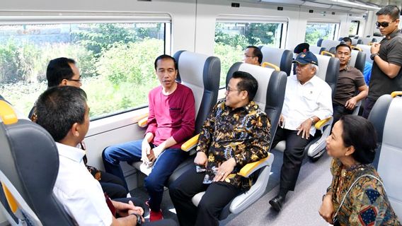 スカルノ・ハッタ空港鉄道は、2018年1月2日の記念日にジョコウィ大統領によって発足しました。