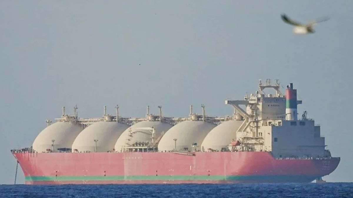 Strait of Hormuz Closed Again, Two Pertamina Ships Stuck