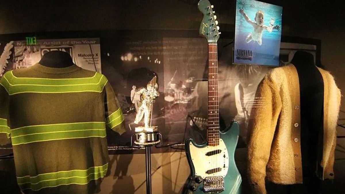 Fakta Dunia: Gitar Biru Kurt Cobain Diperkirakan Terjual Hingga Rp11,4 Miliar