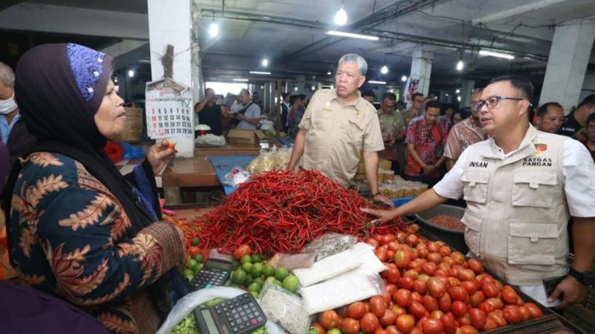 国家警察工作队监测棉兰圣诞之前的市场价格