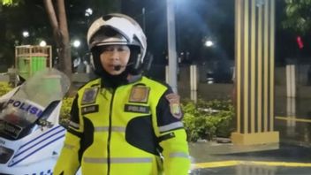 警察地铁雅加达警察局的成员在执行任务后死亡，以控制复活节回家的流量