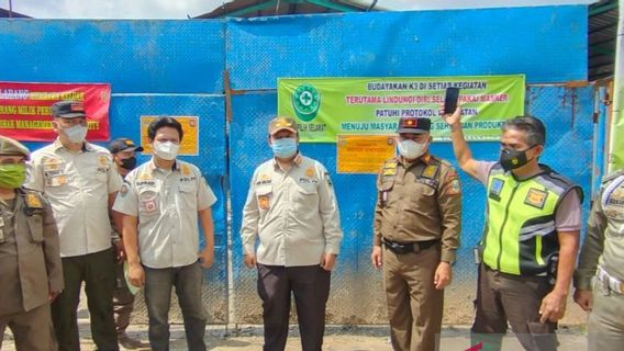 Not Managing Building Permits, Bekasi Satpol PP Seals Waste Management Company