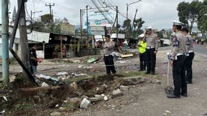 周日早上,西爪哇地区警察在Ciater处理了Terguling巴士犯罪现场