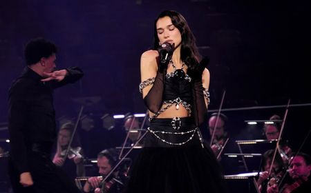 Penonton Konser Dua Lipa di Malaysia Tuntut Kompensasi setelah Alami Luka oleh Tabung Logam