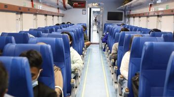 تقوم KAI Surabaya بتشغيل القطار الاقتصادي 