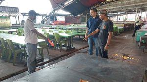 Angry at being cheated by his family, a restaurant worker stabbed an ABK at the Muara Baru Modern Fish Market.
