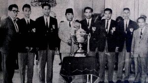 イストラ・セナヤンがインドネシアの証人になり、1961年のトーマスカップチャンピオン