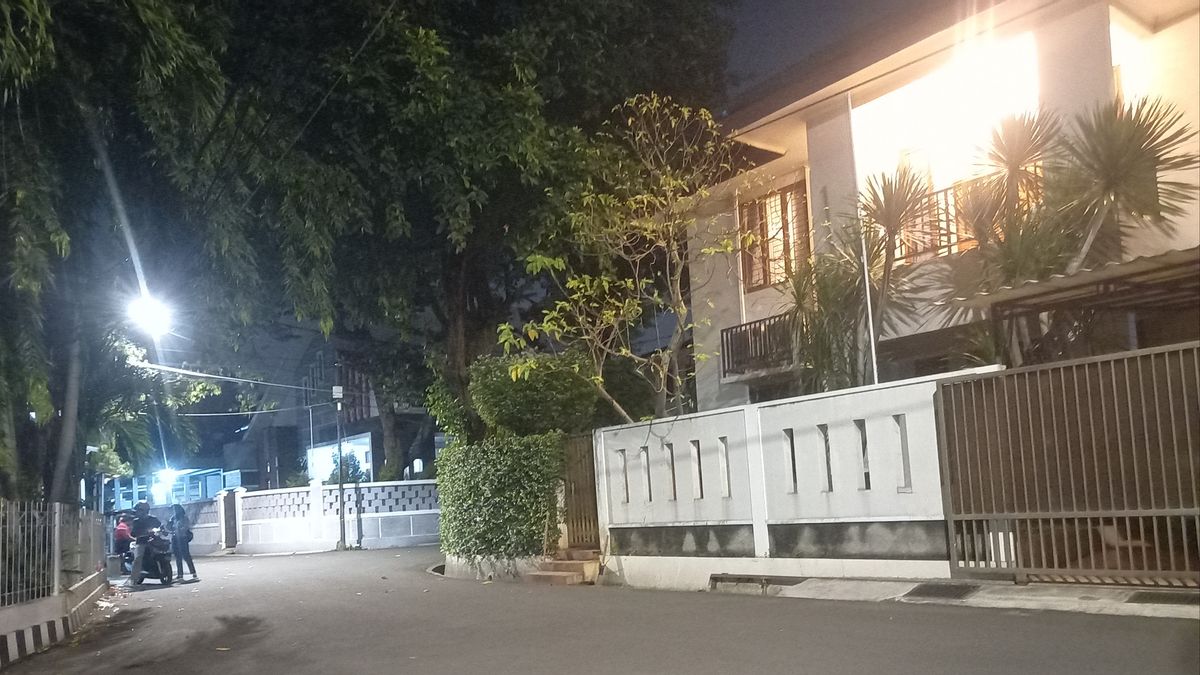 サンボ警視総監の隣人は、犯行現場からわずか3メートルで、銃声が聞こえない