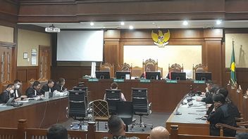 مفوضة ويكا بيتون السابقة سمسار المحكمة العليا حسبي حسن حكم عليه بدلا من 7.9 مليار روبية إندونيسية