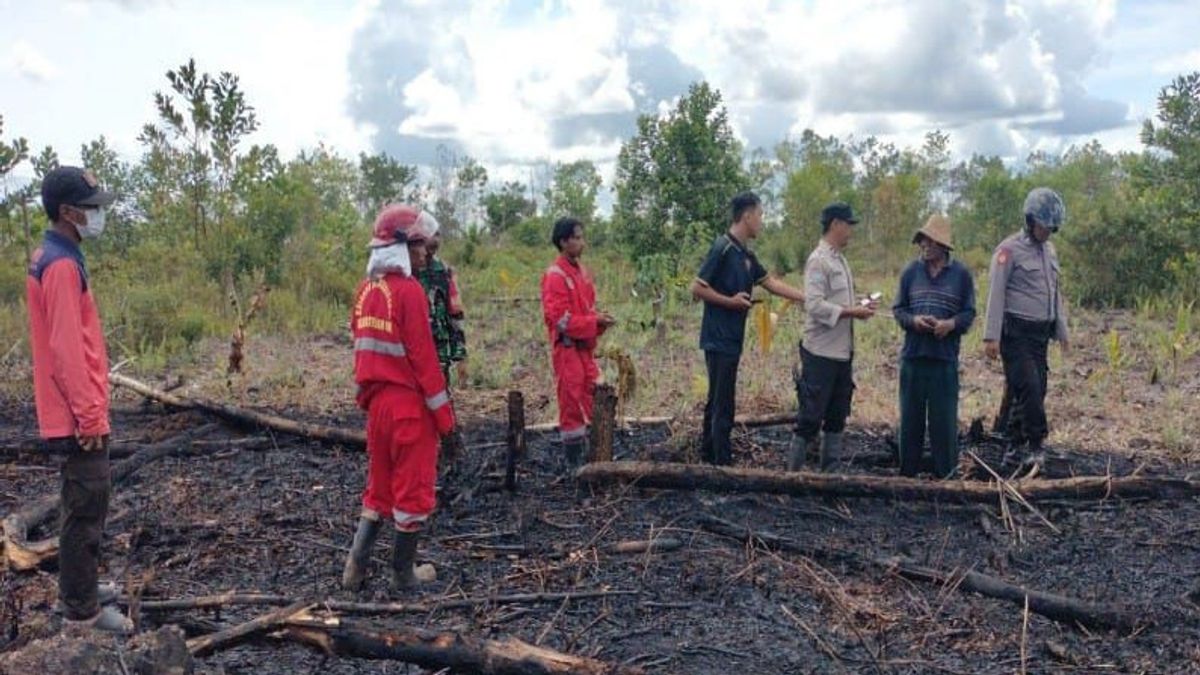 BPBD パランカ・ラヤの森林火災と土地火災の疑い