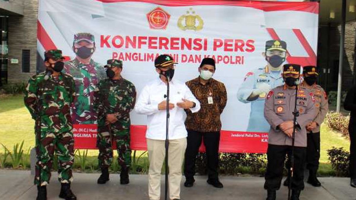 保健大臣、TNI司令官、国家警察長官が工場労働者の予防接種を支援