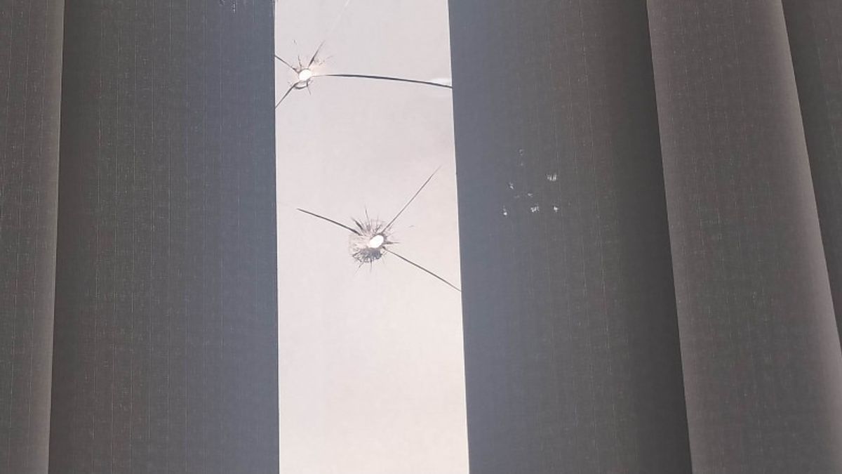 Bank Sinarmas Office Glass Shot With Holes, Police: Probably Not A Sharp Bullet