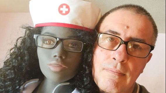 Jomlo Ini Rogoh Kocek Rp20 Juta buat Beli Boneka Seks Mirip Janet Jackson