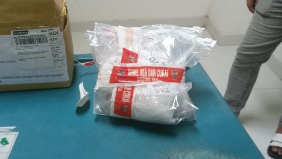 أفراد شرطة مطار RHF Tanjungpinang يعرقلون شحن 691 جرام من الماريجوانا