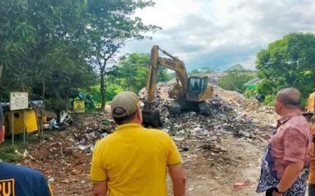 Sampah di TPA Sungup Kalsel Menumpuk, Bupati Instruksikan DLH Keruk Pakai Alat Berat