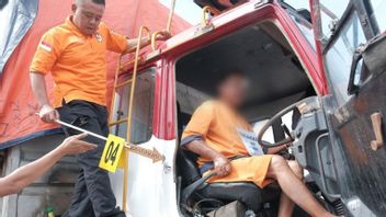 Polres Malang Gelar Prarekonstruksi Kecelakaan di Tol Pandaan, Sopir Truk yang Jadi Tersangka Dihadirkan