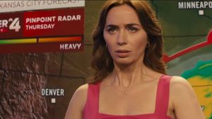 Emily Blunt dan Josh O’Connor Bintangi Film Baru Steven Spielberg, <i>Disclosure Day</i>